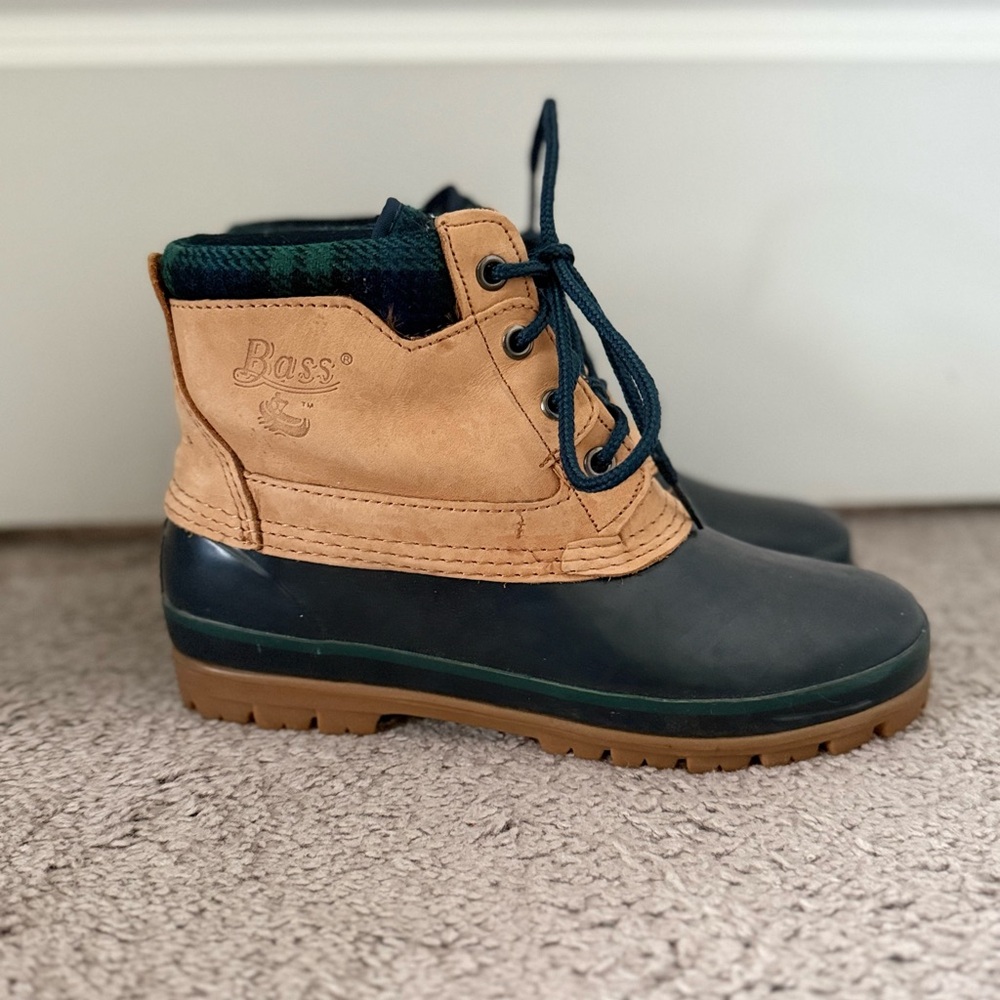 Bass Two-Tone Lace-Up Ankle Duck Boots in Tan, Black and Green